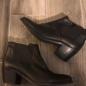 Steve Madden black booties